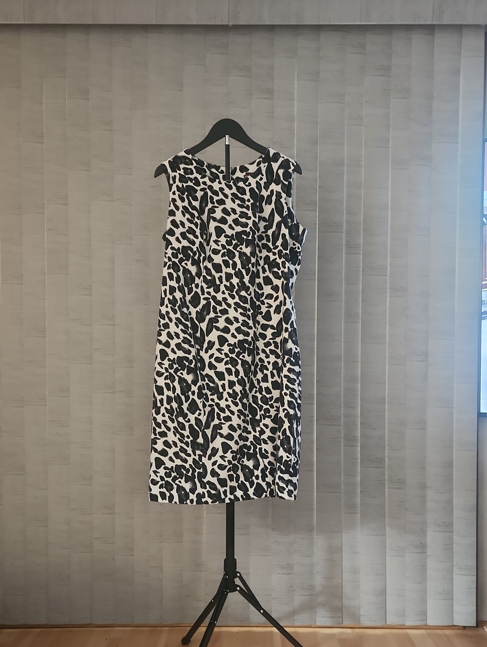 Jessica London Black and White Animal-Print Sleeveless Midi Dress
